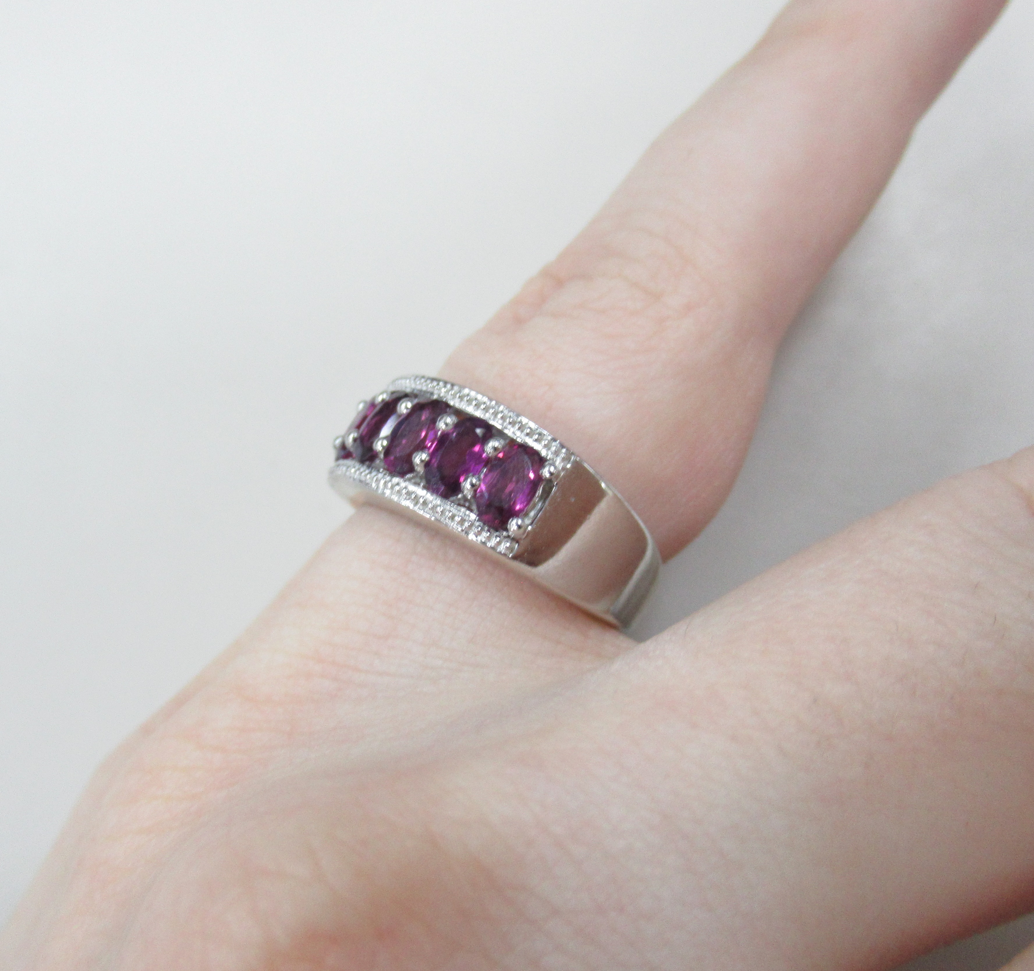 Серебряное кольцо с гранатами Умбалит